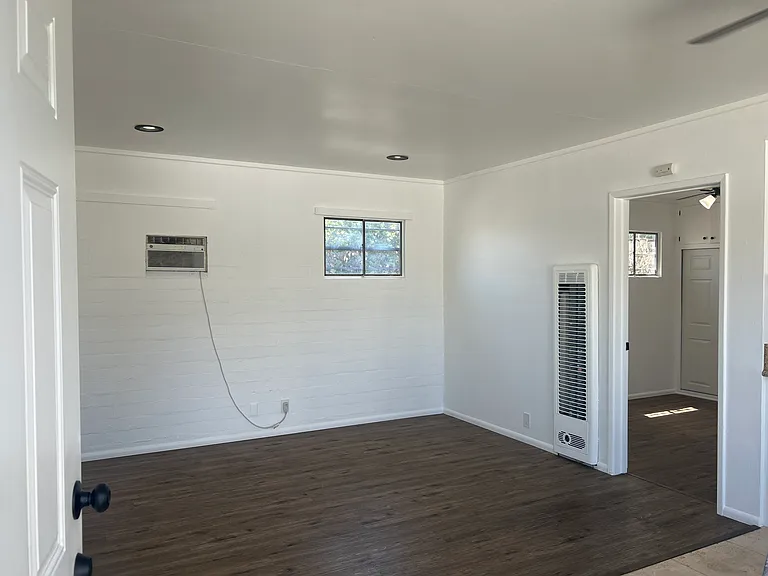 1622 W El Segundo Blvd #2 — Photo 4