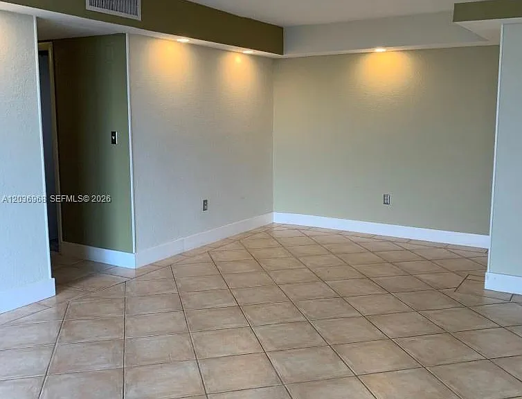 9310 Fontainebleau Blvd #515 — Photo 9