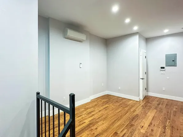 325 Putnam Avenue image 5 of 15