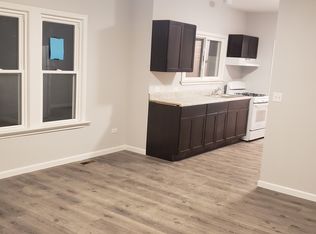 568 Sunderlin St, Waukegan, IL 60085