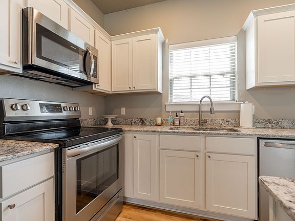 4th image of 266 S Slopeside Dr