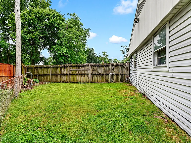 2844 Westlawn St — Photo 32