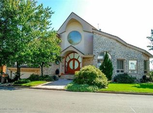 50 Nicolosi Dr, Staten Island, NY 10312