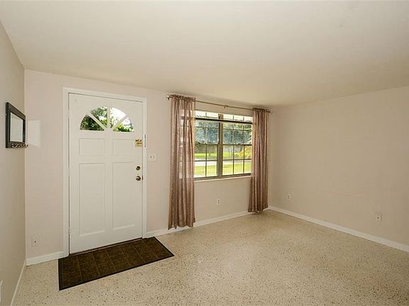 4th image of 5718 Murdock Ave
