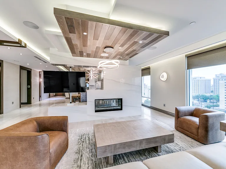 4005 Gaston Ave #Penthouse 2 — Photo 2