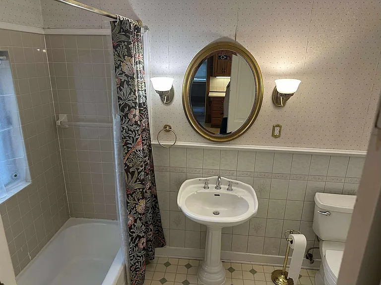 120 Center St — Photo 15