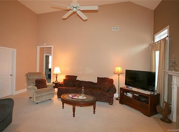 4th image of 8807 Castle Cliff Dr