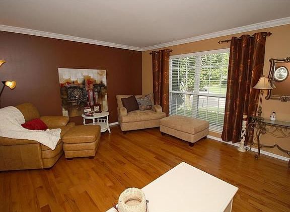 3rd image of 7600 Shadybridge Dr