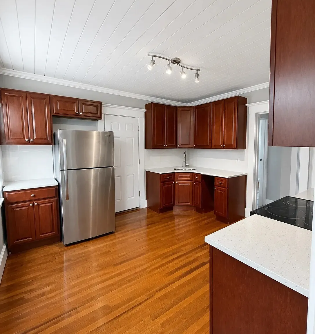 3 bed, 1.0 bath, 2846 sqft, $2,500 — Photo 1
