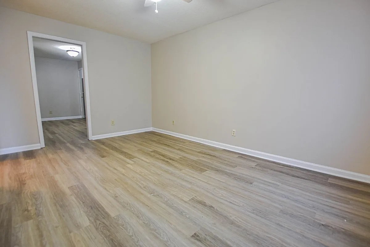 Building Photo - 700 Peachers Dr