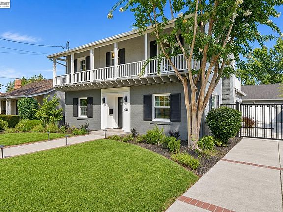 2nd image of 1065 Bennett Way