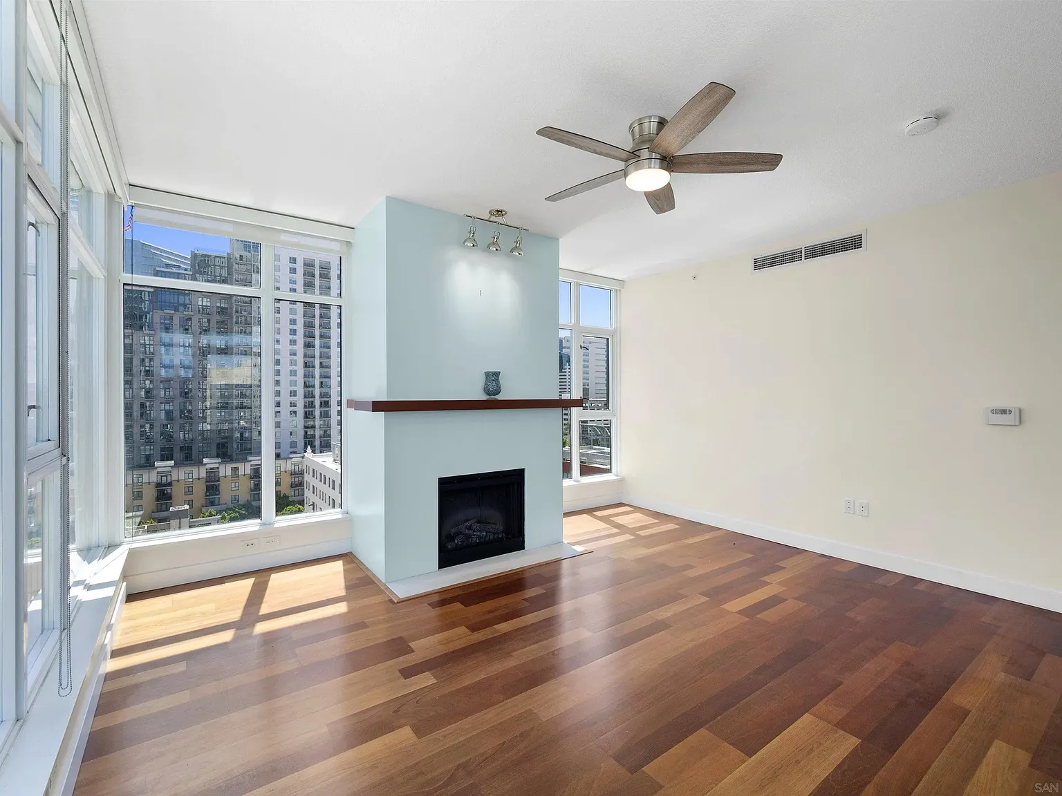2 bed, 2.0 bath, 1227 sqft, $5,795 — Photo 4