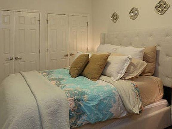 Bedroom / sleeping alcove