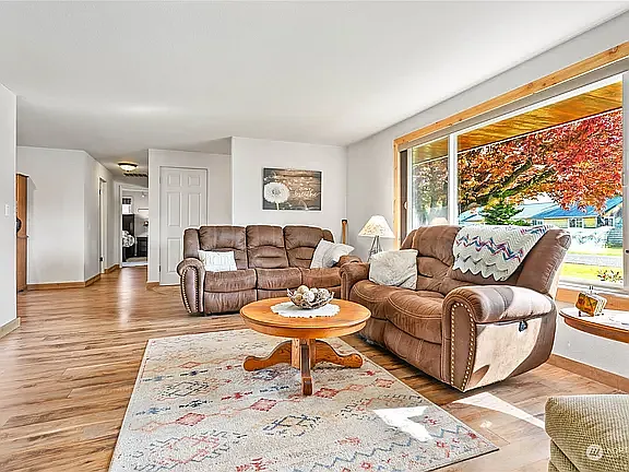 21235 Plaza Dr — Photo 5