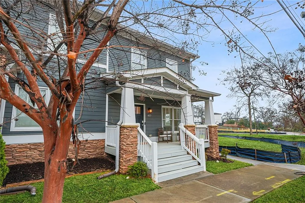 4 bed, 2.5 bath, 1720 sqft, $2,400 — Photo 3