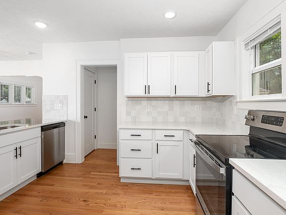 5th image of 817 Valley Ave NW