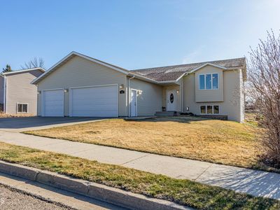 3912 36th Ave NW, Mandan, ND, 58554
