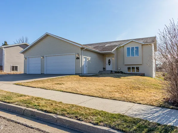 3912 36th Ave NW, Mandan, ND 58554