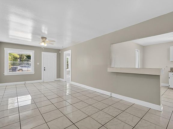 3rd image of 5080 Enrico Blvd Unit 1