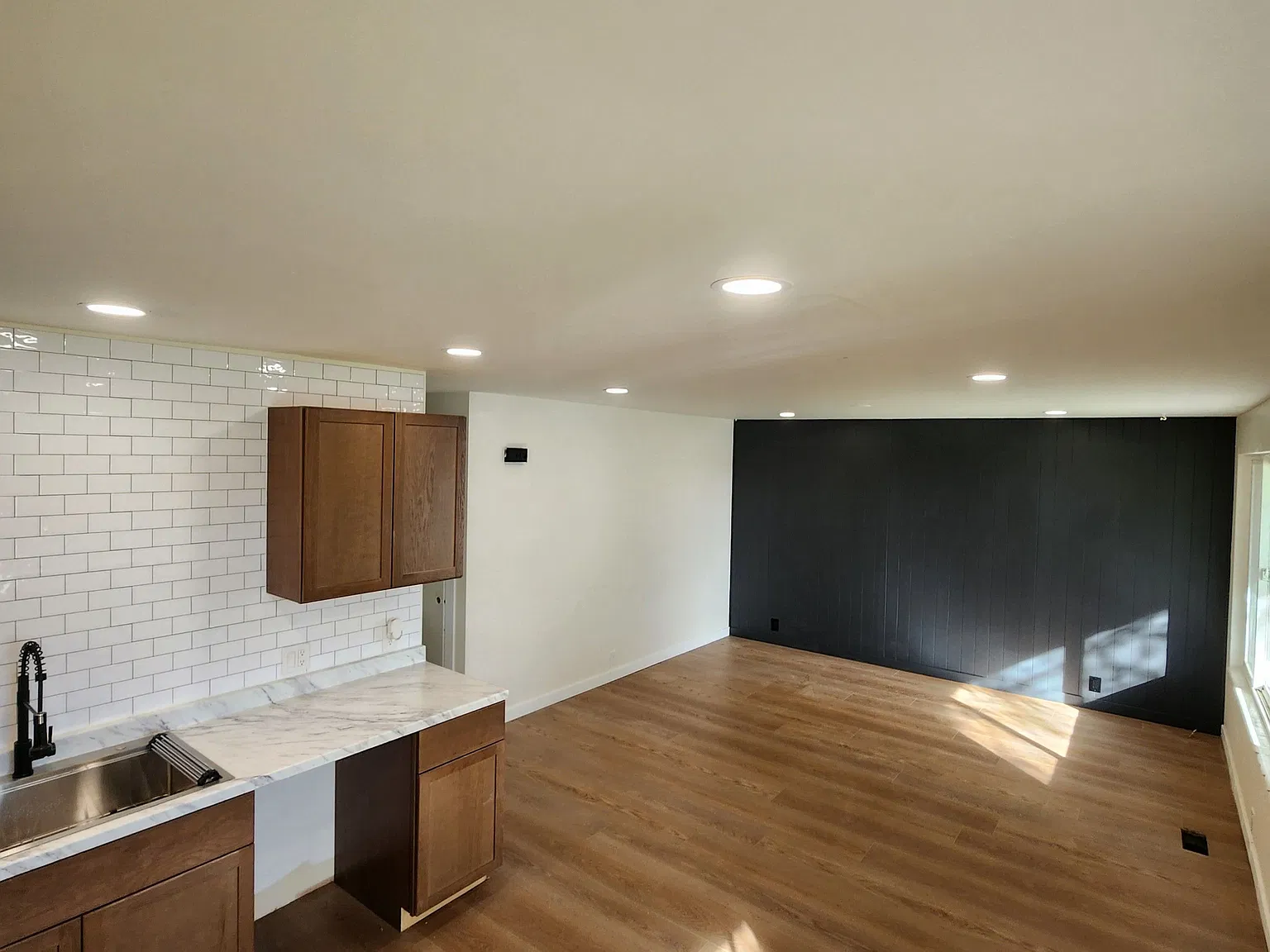 Stunning Full Remodel 2BR/1BA, Move-In Ready 11/1 — Photo 3