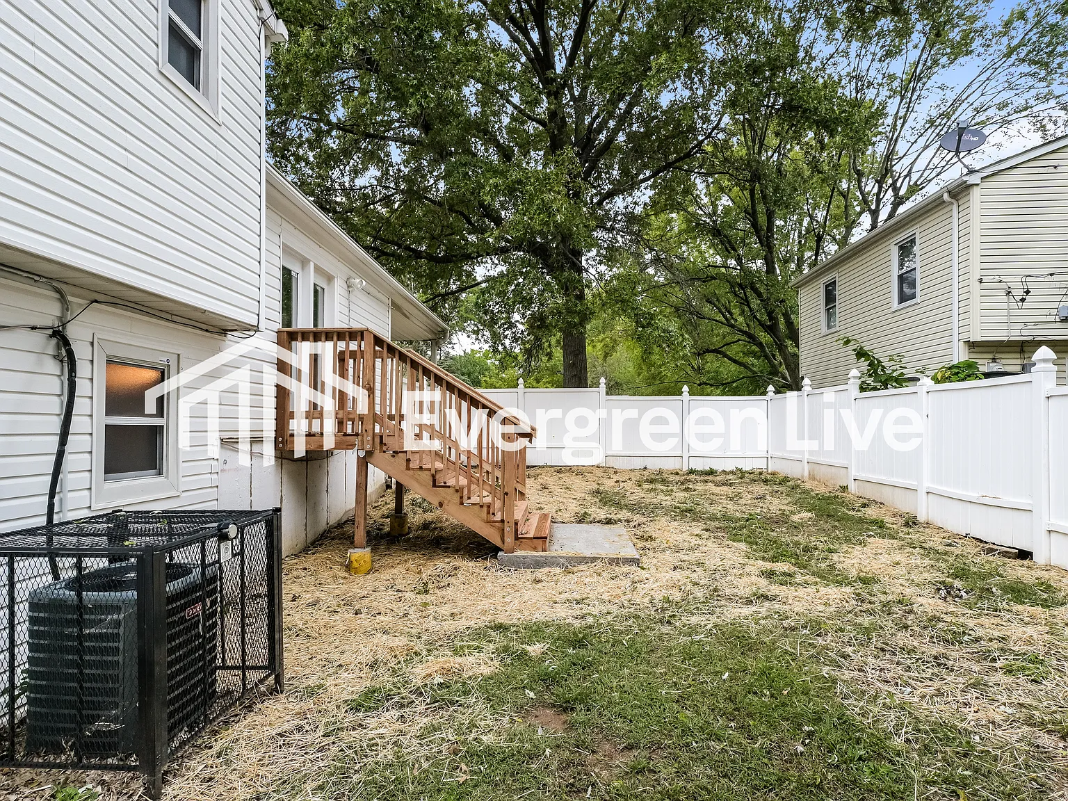3 bed, 2.0 bath, 880 sqft, $1,595 — Photo 1