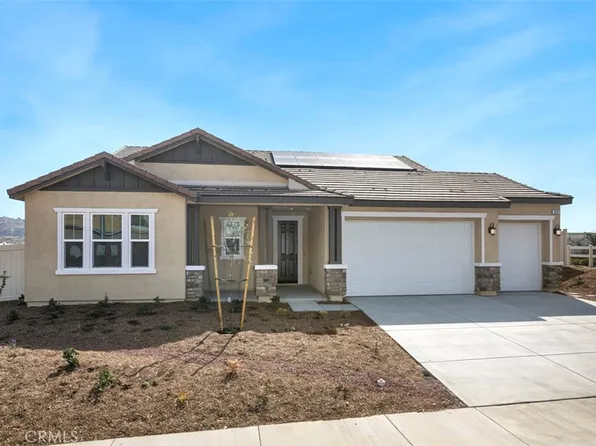 553 Chalakat Ct, San Jacinto, CA 92582