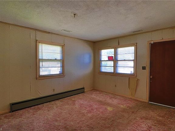 5th image of 834 Mary James Ave