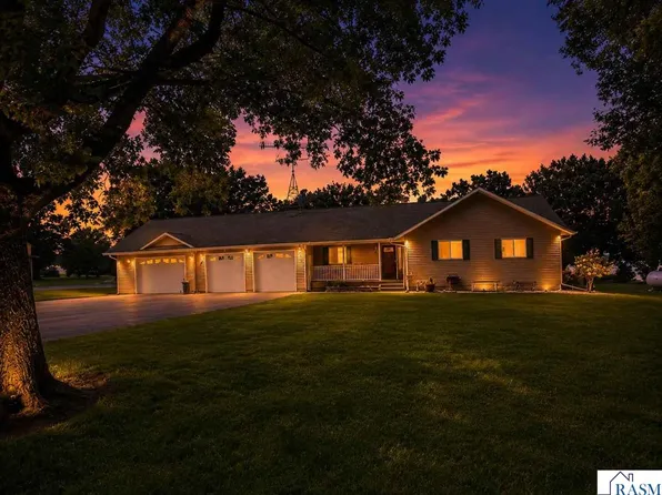 4 S Fox Lake Dr W, Sherburn, MN 56171