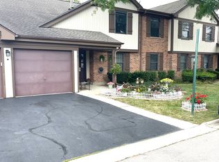 367 Greystone Ct APT B2, Schaumburg, IL 60193