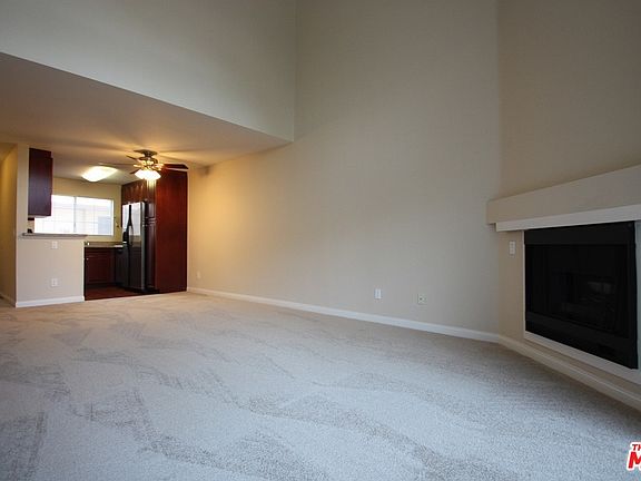 5th image of 5550 Owensmouth Ave APT 305