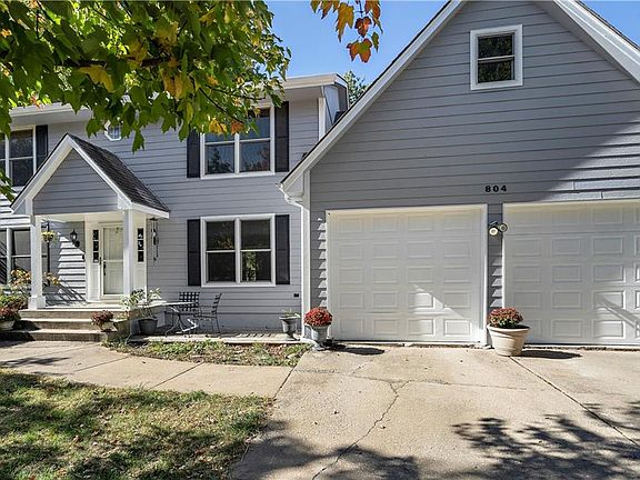 3rd image of 804 NE Mary Ct