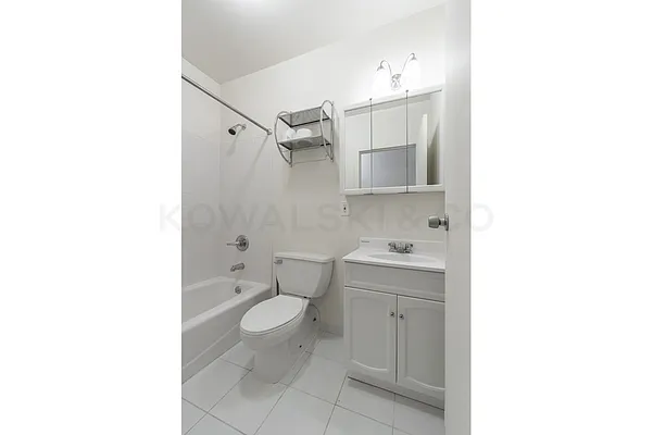 Bathroom, photo 1