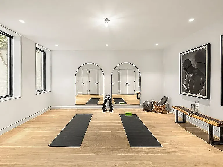 250 W 73rd St #1 — Photo 31