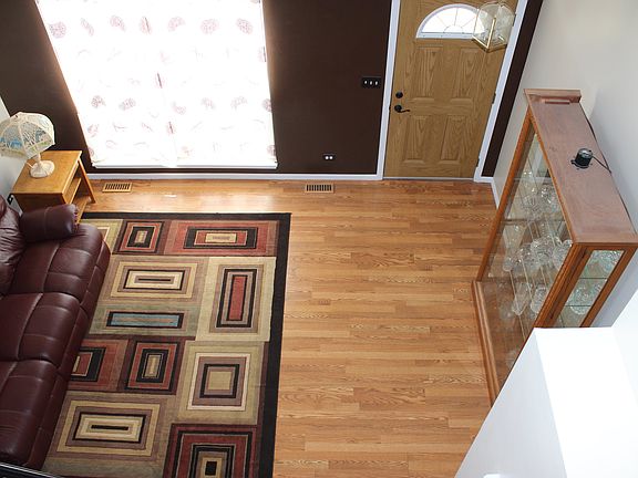4th image of 2919 Deerpath Ln