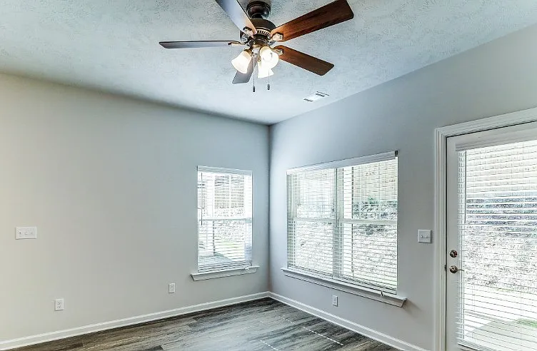 Brighton Park Apartments — Photo 10