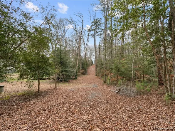 8846 Richmond Rd, Toano, VA 23168
