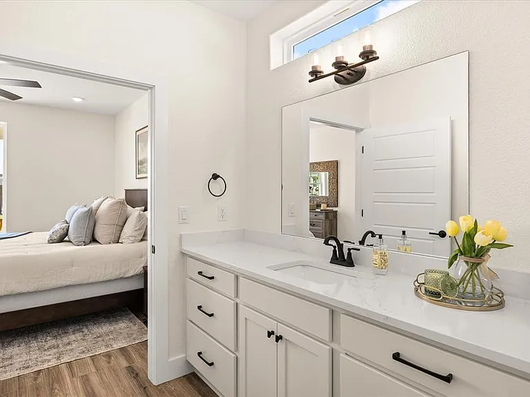 802 S Creek St #108 — Photo 11