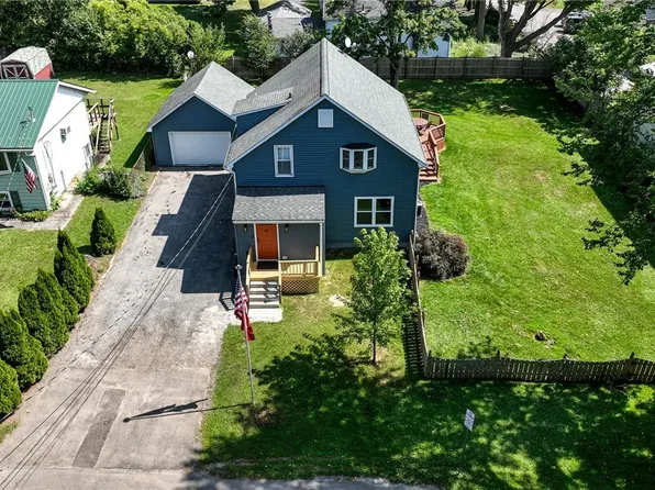 69 Carrow St, Orchard Park, NY 14127