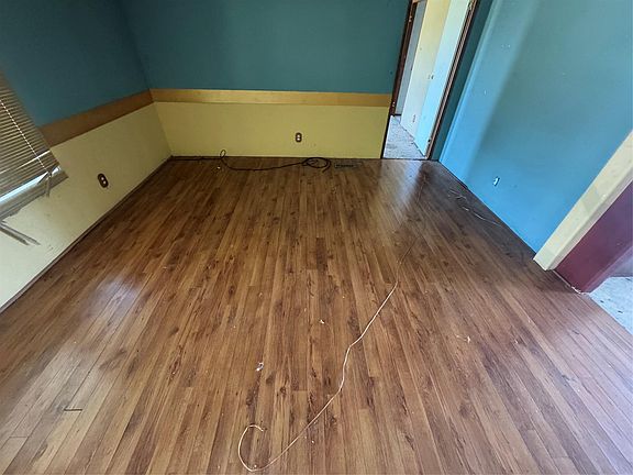 4th image of 1120 Willis Way
