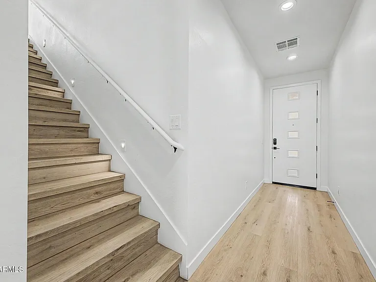 141 W Latona Rd — Photo 7