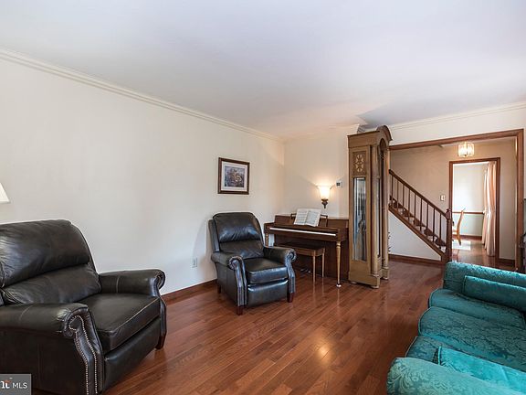 5th image of 2005 Pond Ln