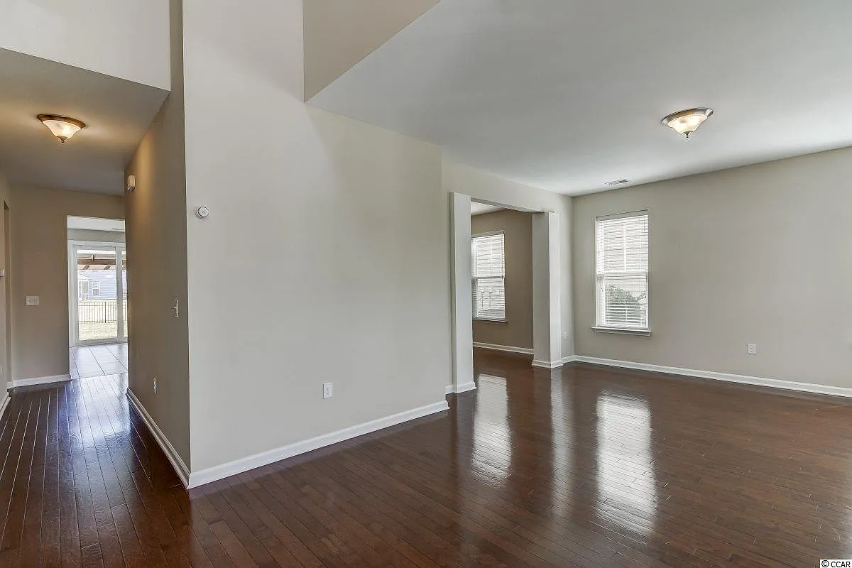 5 bed, 4701 sqft, $3,375 — Photo 2