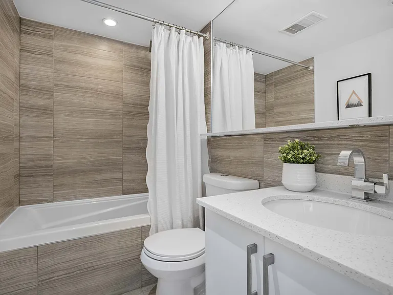 225 Davisville Ave — Photo 19
