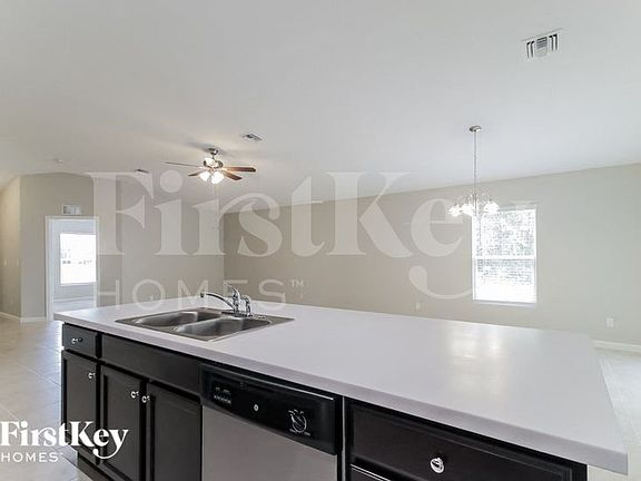 4th image of 150 Breakwater St SE
