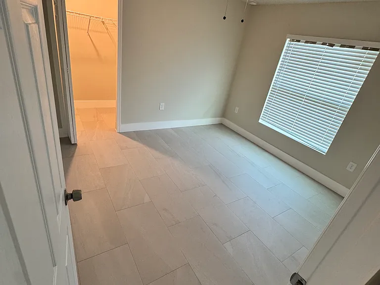 736 Gilbert Ave S — Photo 16