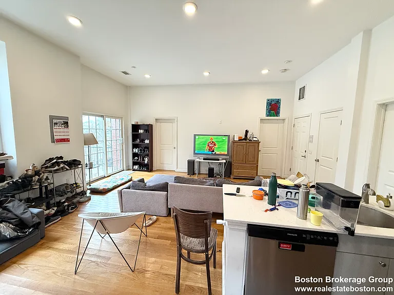 409 Dudley St — Photo 27