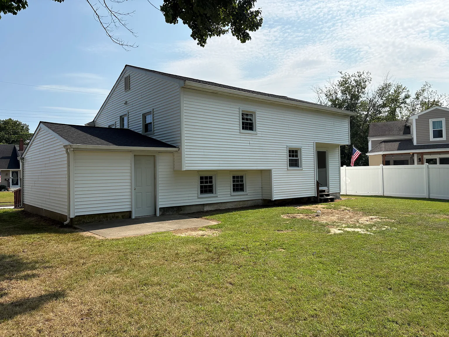 3 bed, 1.5 bath, 1656 sqft, $2,600 — Photo 3