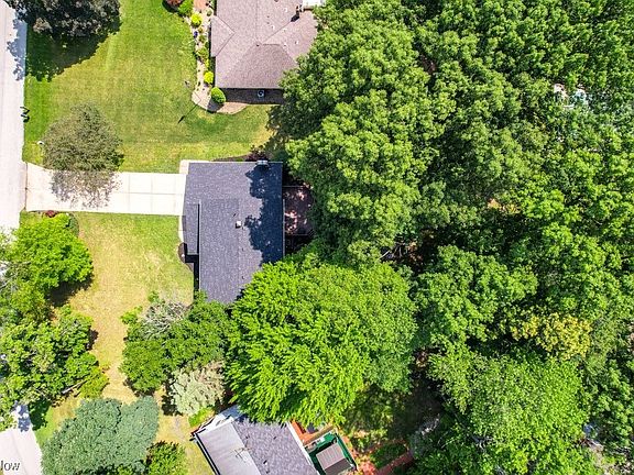 5th image of 691 Deerwood Dr