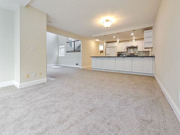 5th image of 6 Lake Bellevue Dr APT 210