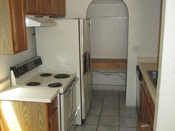 4th image of 1220 Camelot Dr